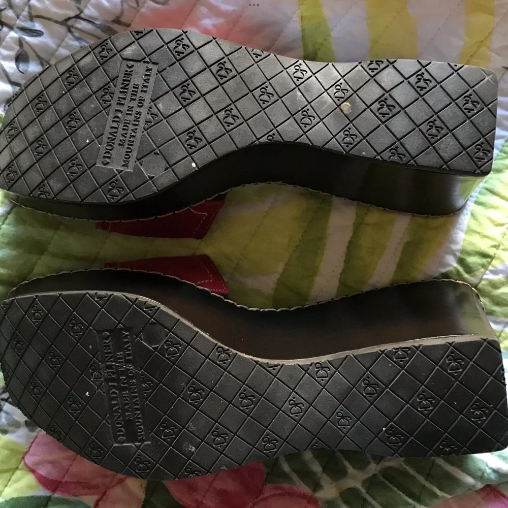 DONALD J PLINER NORDSTROM COMFORTABLE RED SUEDE WEDGES w/ BOX SZ 7M